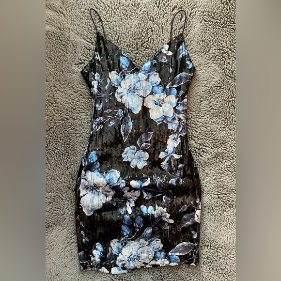 B DARLIN BLACK FLORAL SEQUIN MINI DRESS // SIZE 3-4 💙 - Picture 4 of 5